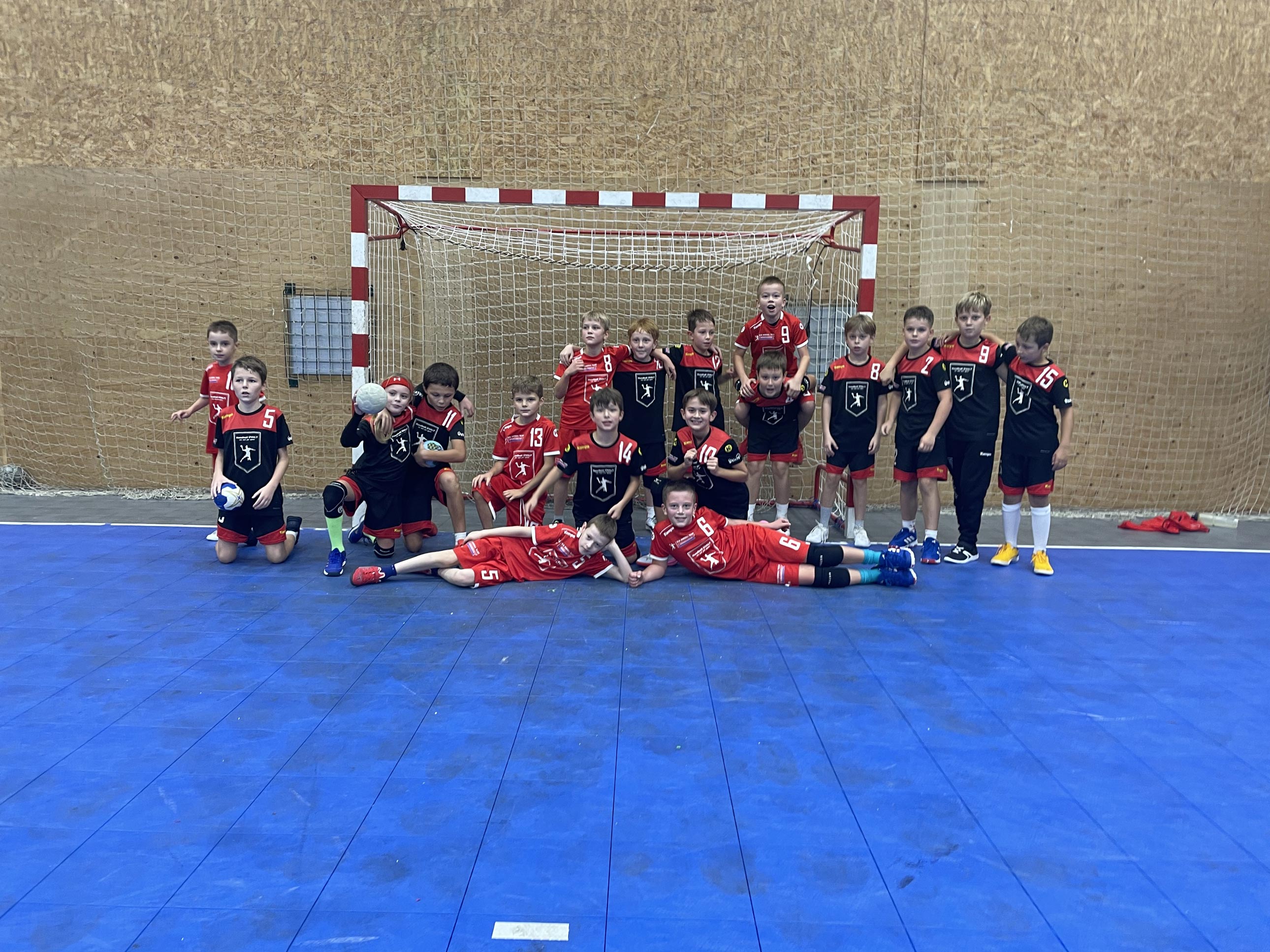 Fotka ke článku Domácí turnaj minižáků házené přinesl radost i energii