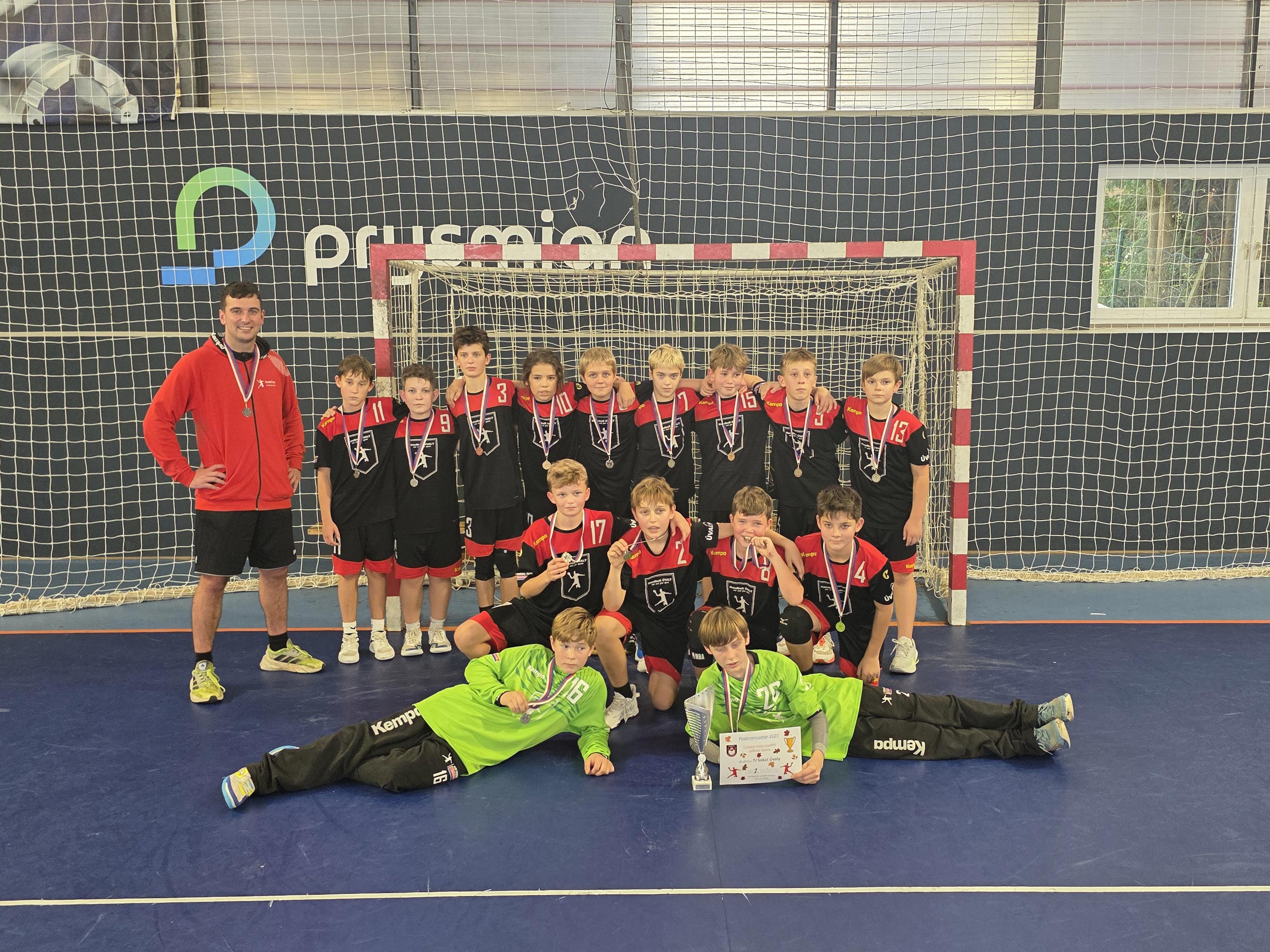 Fotka ke článku Mladší žáci vezou stříbro z Velkého Meziříčí. Rozhodl souboj s domácím áčkem